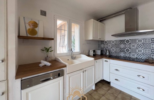 Le Rouret Villa | LES GUIOLS Villa AirCo for 8 By Sunset
