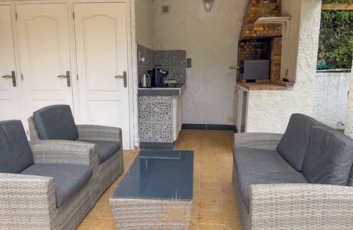 Le Rouret Villa | LES GUIOLS Villa AirCo for 8 By Sunset