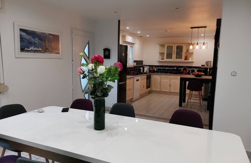 Gonneville-le-Theil Casa | Les Hortensias 6/8 person holiday home with garden, trampoline