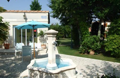 Saint-Aubin-de-Medoc Cama Y Desayuno | Les Hortensias Du Monastère