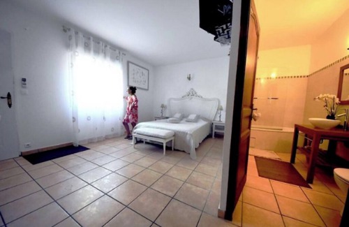 Les 3 Ponts Cama Y Desayuno | LES HUPPES Guest rooms nestled in the heart of the garrigue with swimming pool