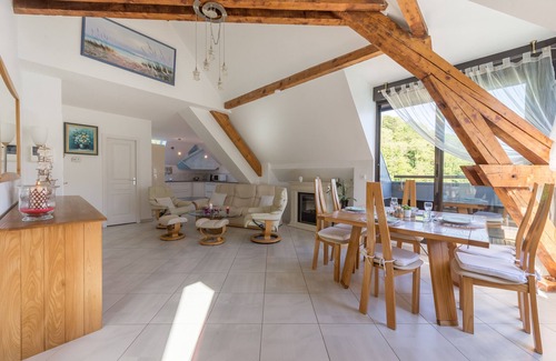 Duingt Apartamento | LES LIBELLULES - LOFT surplombant le lac