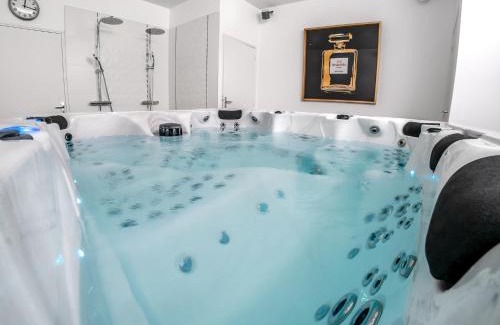 Saumur Apartamento | Les Lys d'Or Appartement avec Jacuzzi