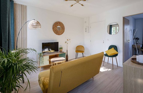 Chatellerault Apartamento | Mahogany Houses / Superb T2 Spicy Love
