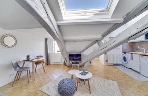 Saint-Louis Apartamento | Les Mansardes du Roi - Near the Castle. Beautiful view over the rooftops.