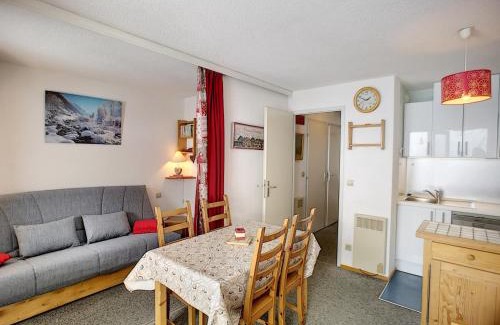 Les Bruyeres Apartamento | Les Menuires - 2 pièces cabine, 4 pers, ski aux pieds, parking, balcon - FR-1-178-345