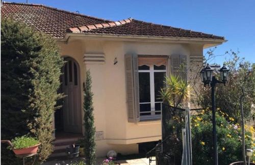 Riou - Petit Juas - Av de Grasse Casa | les néfliers