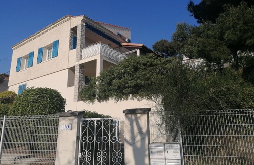 La Couronne Apartamento | Les pieds dans l'eau - beach and relaxation in Martigues, just 2 minutes from Marseille".