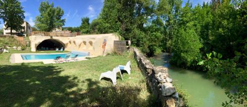 Mirabel-et-Blacons Apartamento | Les pieds dans l'eau - Gîte de L'olivier - Plage privée