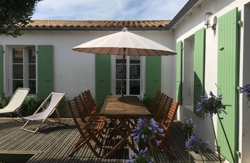 Les Portes-en-Re Villa | Les Portes en ré, bonita villa con jardín en el centro del pueblo.