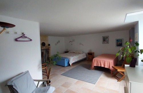 Saint-Romain-de-Benet Cama Y Desayuno | Les Primevères Guest Room – Welcome and Comfort in Saint-Romain-de-Benet