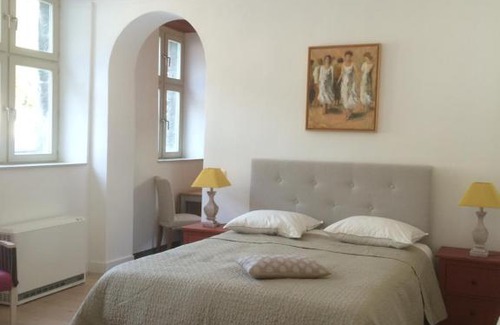 Bohon Apartamento | Les Roques Apartments in historical Monastery