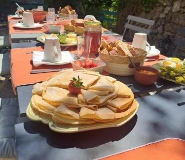 Bargeme Cama Y Desayuno | Les Roses Trémières