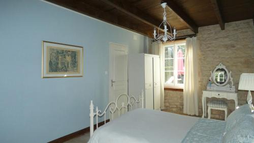 Saint-Vincent-la-Chatre Casa | Les Roses Trémières