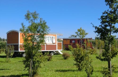 Livron-sur-Drome Casa | Les Roulottes-Gîtes de la Ferme de l'Autruche Dromoise