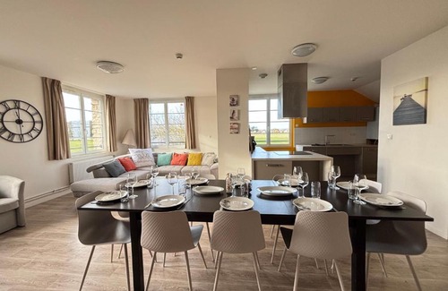 Vierville-sur-Mer Apartamento | Les sables d'or Grand apt lumineux bien équipé 1er étage vue panoramique sur campagne près superette, à 600 m plage proche Omaha Beach et pointe du Hoc parking gratuit, garage à disposition
