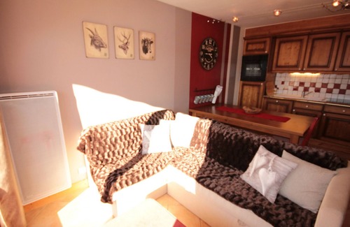 Bisanne 1500 Apartamento | Les Saisies: 3 piezas acogedoras, 2 baños, balcón, parking, 6 pers