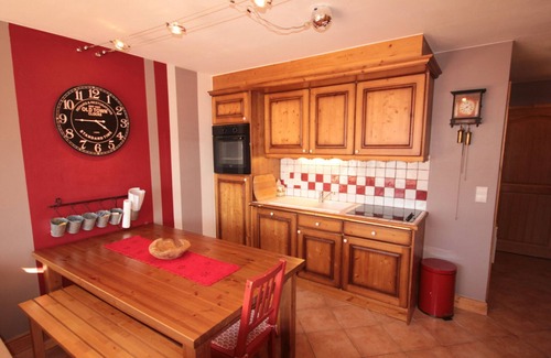 Bisanne 1500 Apartamento | Les Saisies: 3 piezas acogedoras, 2 baños, balcón, parking, 6 pers