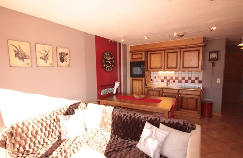 Bisanne 1500 Apartamento | Les Saisies: 3 piezas acogedoras, 2 baños, balcón, parking, 6 pers