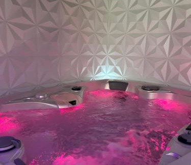 Bonneville Apartamento | LES SECRETS ROOMS - BONNEVILLE - LOVE ROOM 130m2 - SPA PRIVATIF