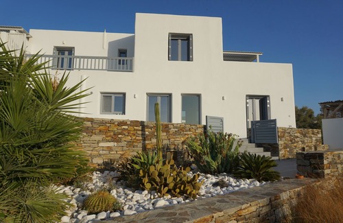 Plaka Villa | Les Thébaïdes 2, Directamente en la Playa de Plaka con Piscina Privada
