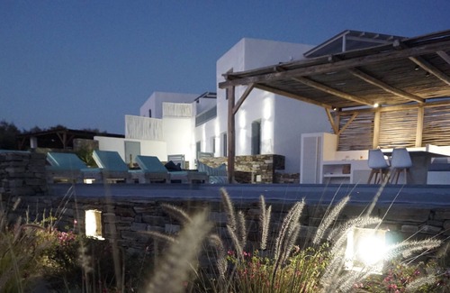 Plaka Villa | Les Thébaïdes 2, Directamente en la Playa de Plaka con Piscina Privada