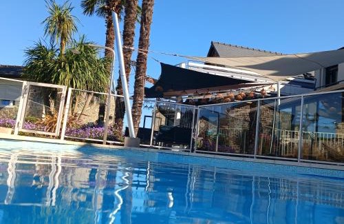 Le Val-Saint-Pere Hotel | Les Treize Assiettes - Hôtel & Restaurant