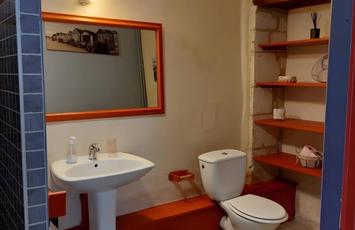 Saint-Romain-de-Benet Cama Y Desayuno | Chambre d’hôtes Les Violettes – Confort y serenidad en Saint-Romain-de-Benet