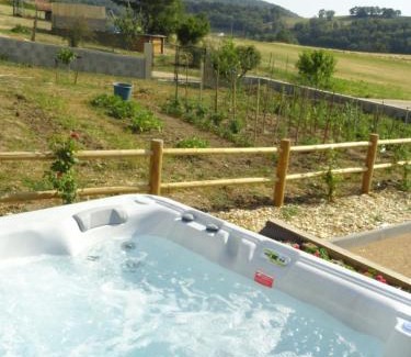 Marchamp Casa | Les violettes du Bugey