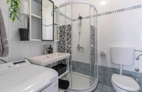 Rovinjsko Selo Cama Y Desayuno | LESA room with private bathroom for 2 people