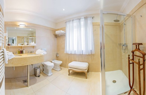 Ljubljana Old Town Hotel | Lesar Hotel Angel