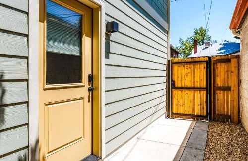 City Park Apartamento | Less Than 1 Block to City Park New-Build Apt in Denver!