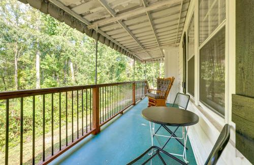 Greenville - Spartanburg Casa | Less Than 1 Mi to Paris Mtn State Park Retreat with Deck!