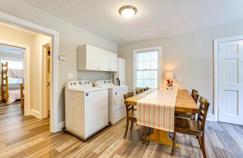 Greenville - Spartanburg Casa | Less Than 1 Mi to Paris Mtn State Park Retreat with Deck!