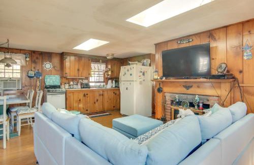 Dennis Port Casa | Less Than 1 Mi to Sea Street Beach Dennis Port Home!