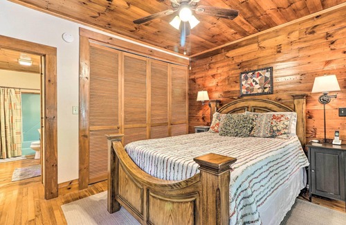 Crumpler Casa | Less Than 1 Mi to Tubing Crumpler Getaway with Fire Pit!