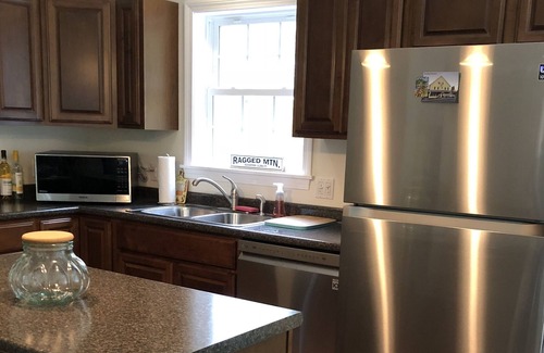 Danbury Casa | Less than 1 mile from Ragged Mountain