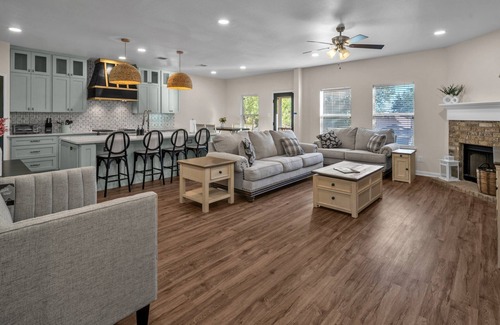Helotes Casa | Less than 19miles to downtown Riverwalk, The Alamo and San Fernando Cathedral.