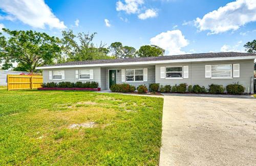 Ruskin Casa | Less Than 2 Mi to Beach and Marina Bright Ruskin Retreat!