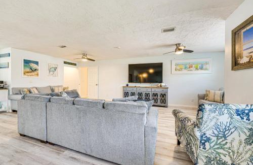 Ruskin Casa | Less Than 2 Mi to Beach and Marina Bright Ruskin Retreat!