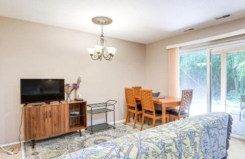 Simpsonville Apartamento | Less Than 25 Mi to Downtown Baltimore and DC Apt with Deck
