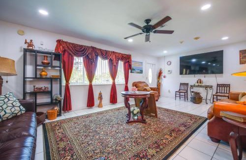 Miami Gardens Casa | Less Than 3 Mi to Hard Rock Stadium Miami Home with Sunroom