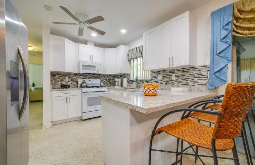 Miami Gardens Casa | Less Than 3 Mi to Hard Rock Stadium Miami Home with Sunroom