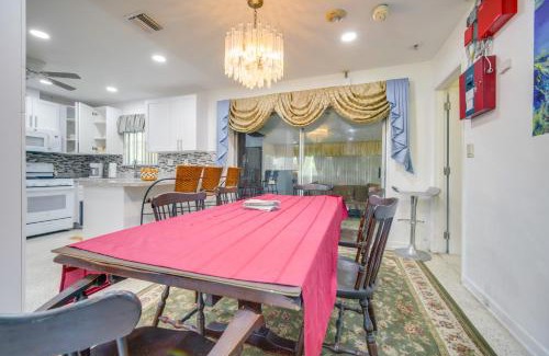 Miami Gardens Casa | Less Than 3 Mi to Hard Rock Stadium Miami Home with Sunroom