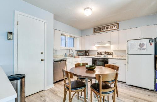 Warren Apartamento | Less Than half Mi to Sugarbush Resort Condo with Deck!