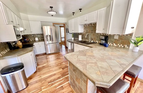 North Shore Cabina | Lester River Retreat - 8 miles to Downtown Duluth