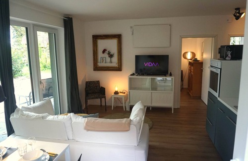 Burglesum Apartamento | Lesum-auen. Ruhige Ferienwohnung mit Terrasse und Garten