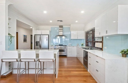 Beachmere Casa | LET IT BE - Luxury Beachside Retreat