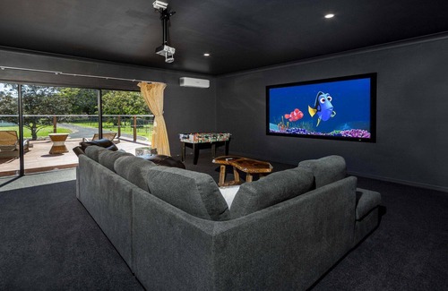 Beachmere Casa | LET IT BE - Luxury Beachside Retreat