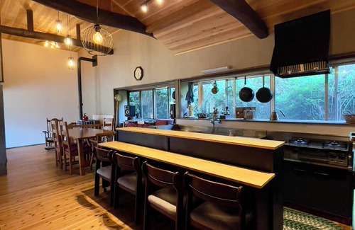 Ena Cama Y Desayuno | Let's do "nothing" in a peaceful mountain setting [with empanada specialty store].